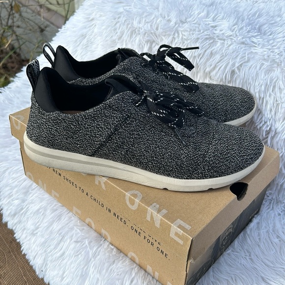 Toms Shoes - Toms Cabrillo Black and White Terry Cloth Lace Up Sneaker Tennis Shoe Size 8.5